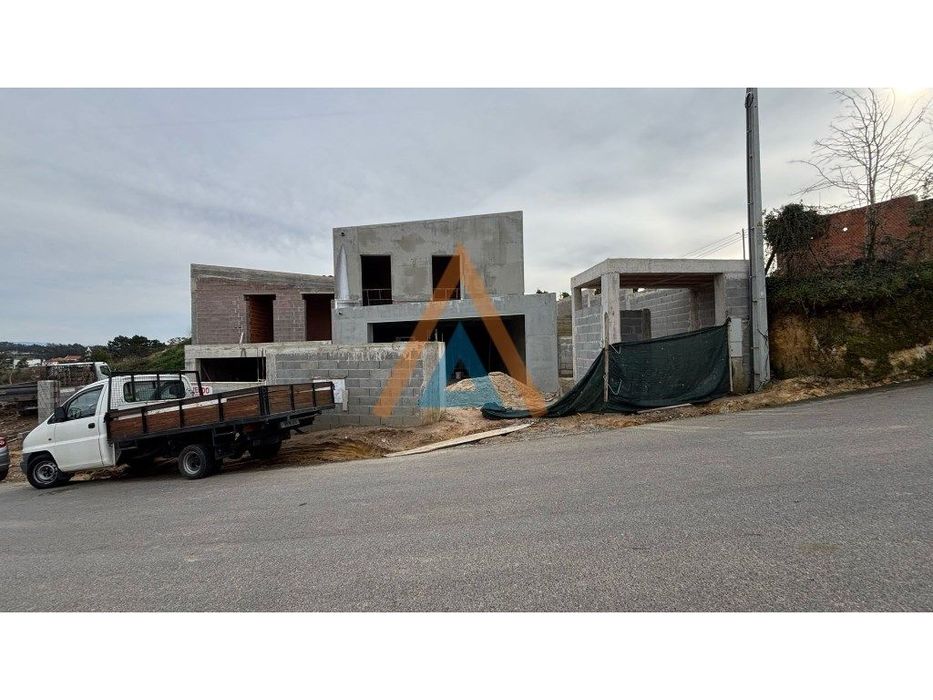 Moradia T3+1 Em Construção