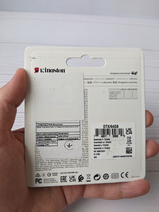 Флешка Kingston 64 гб НОВА