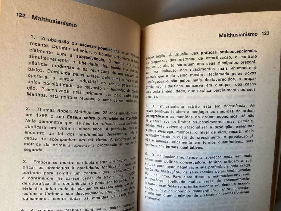 A Economia (Enciclopédia do Mundo Actual)