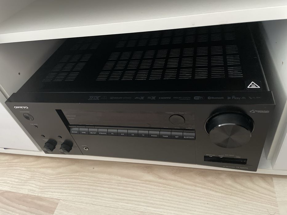 Amplituner Onkyo TX-NR696