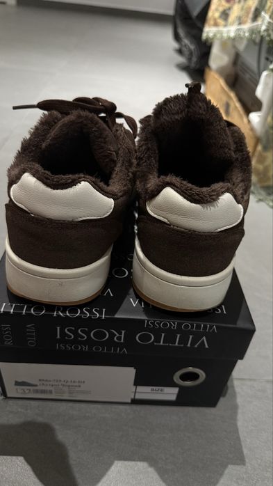 Кросівки жіночі зима