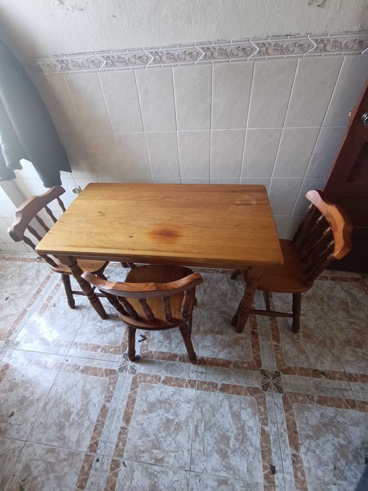 MESA DE MADEIRA MACIÇA