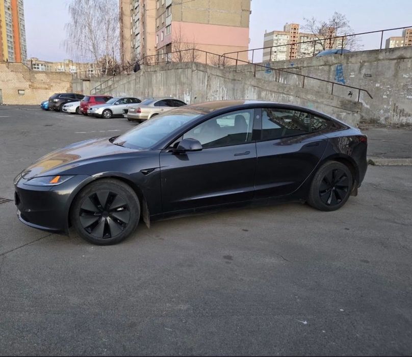 Оренда автомобілей Tesla Київ та обл