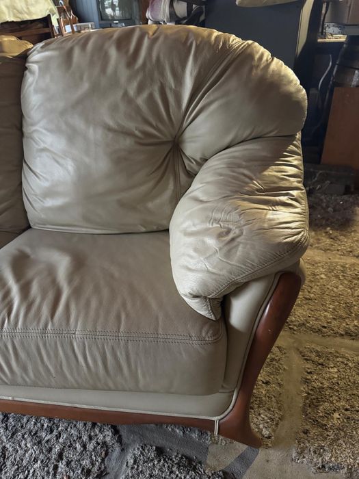 Sofas em pele cor creme