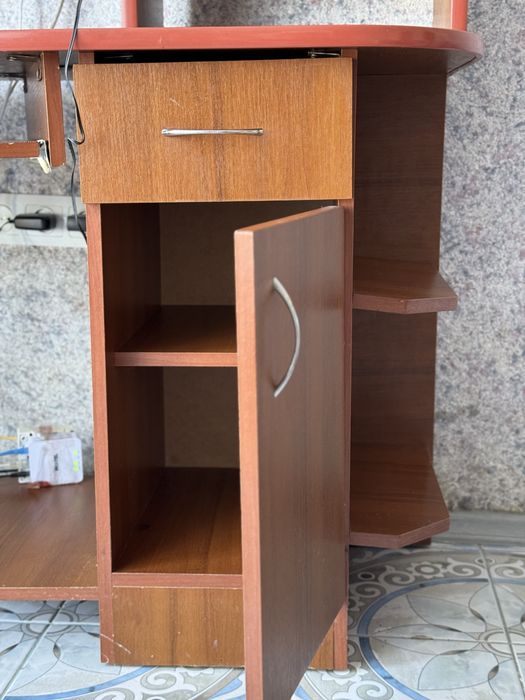 Компʼютерний стіл