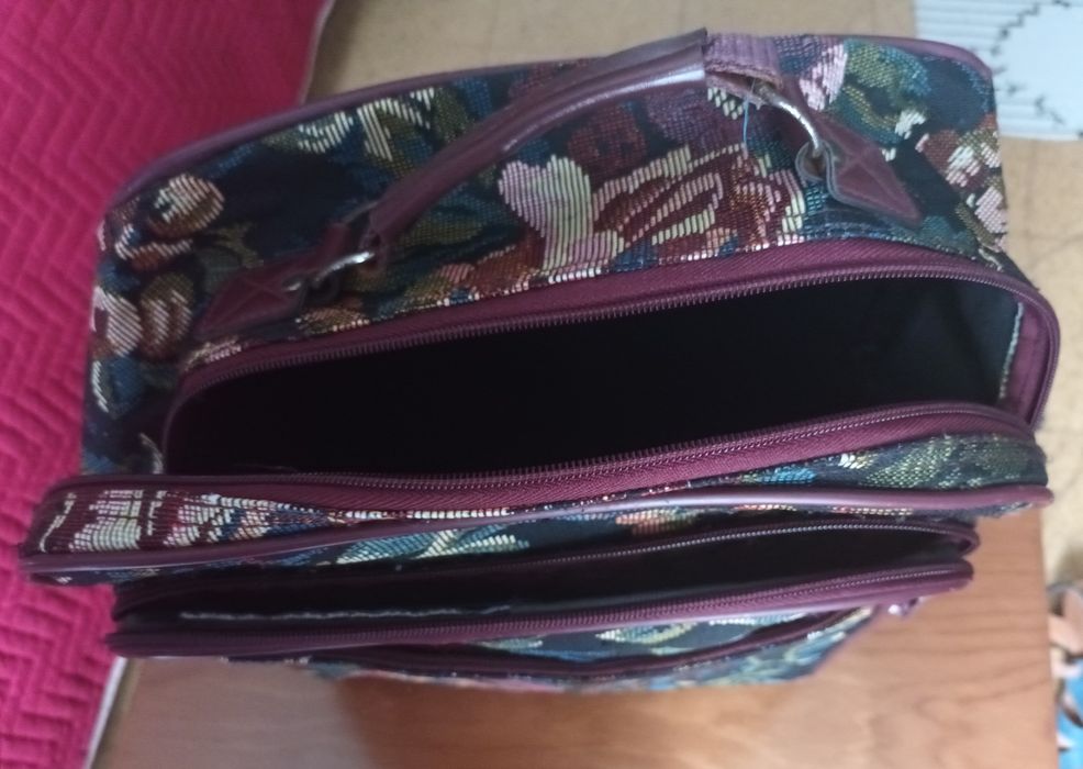 Pequena mala de viagem