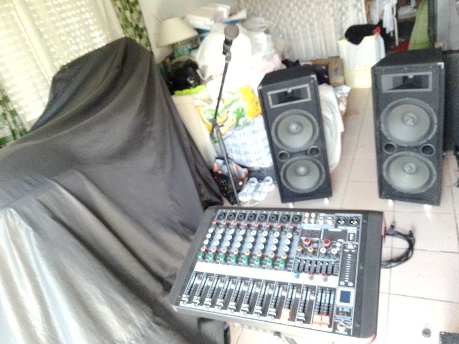 PA Completo, mesa amplificada + 2 colunas com 2x12" + 2 cabos