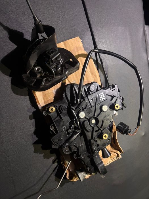 VW T5 T6 zamek drzwi przesuwnych prawy