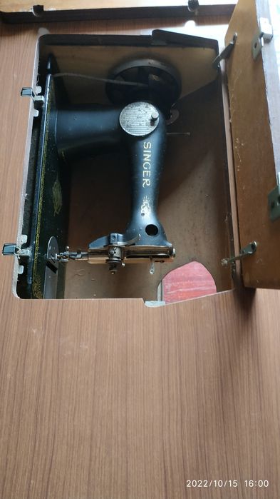 2 Máquinas Singer antigas com 70 anos