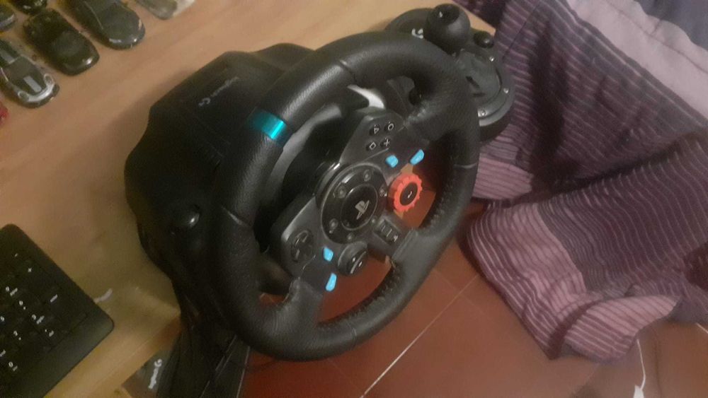 Volante Logitech G-29 com mudanças e pedais