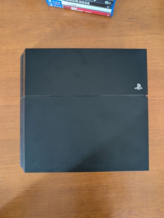 PS4 500 GB com 2 comandos + 6 jogos (como novo)
