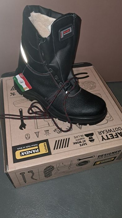 Buty olejo odporne, zimowe, metka rozm.43. W praktyce jak 44.