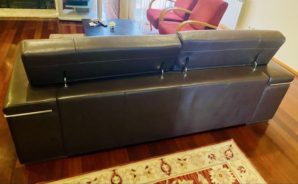 Sofá preto em couro