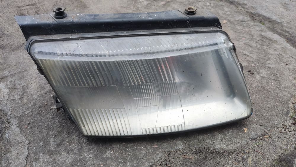 Lampa prawy przód Passat b5