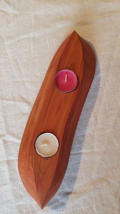 Dekoracja wnętrz, świecznik  wykonana z drewna śliwy.