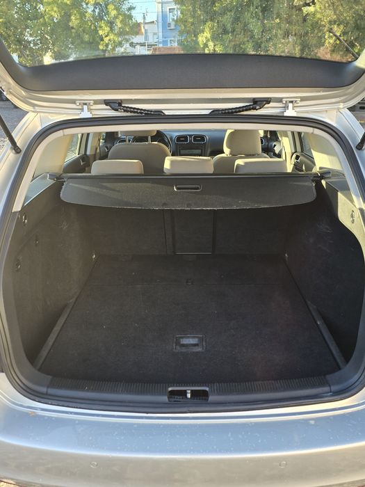 VW Golf Variant 1.6 TDI DSG Automático