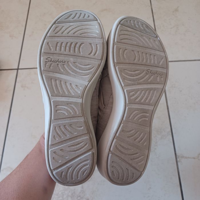 Skechers Memory foam Air Cooled 38/25 cm/ salon 349 zł