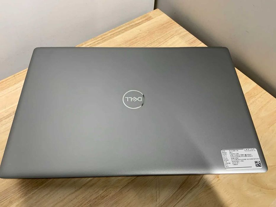 DELL PRECISION 7750 (I9) / RTX3000 / 512 SSD / 32 RAM