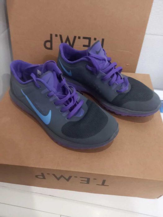 жіночі кросовки Nike