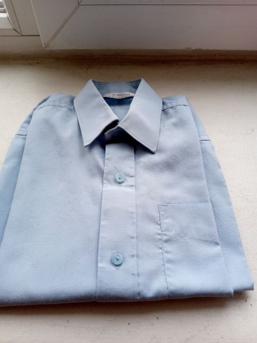 Ветровка, рубашки на  мальчика  7. 8.9 лет.