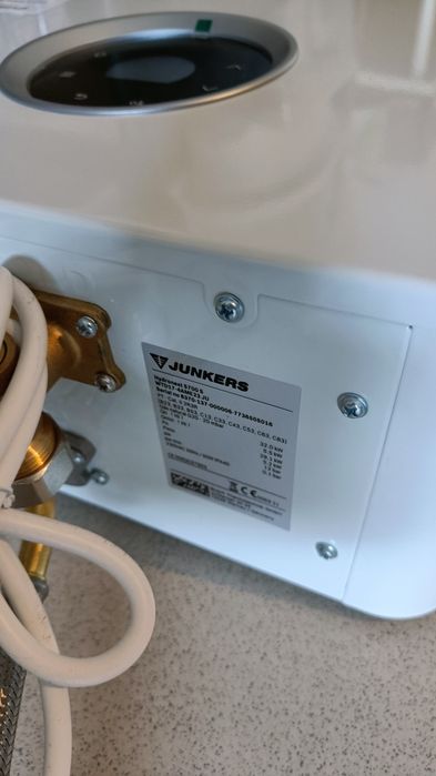 Esquentador Termostático JUNKERS Hydronext 17L 5700 S (estanque) Gas N