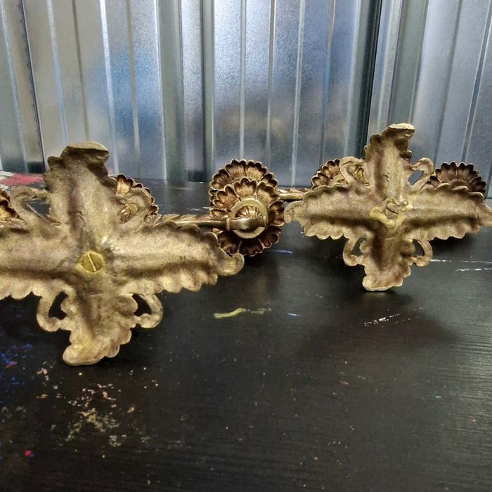 Conjunto Antigo Séc. XIX Bronze / Latão - Par Candelabros Mesa e Moldura