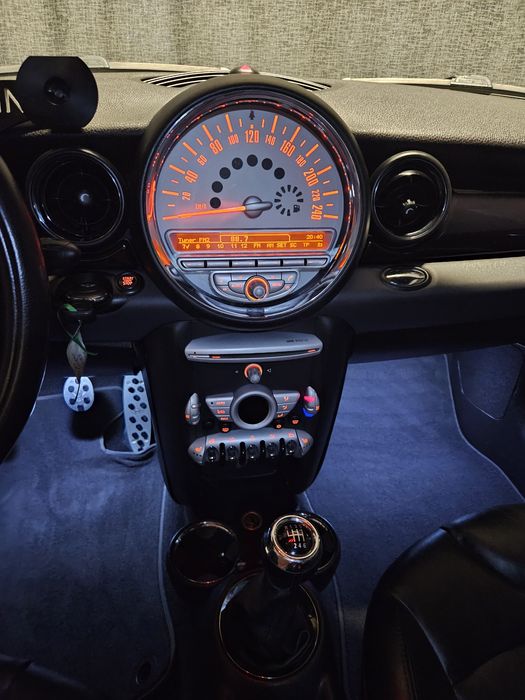 Mini Cooper 1.6 (selo antigo)