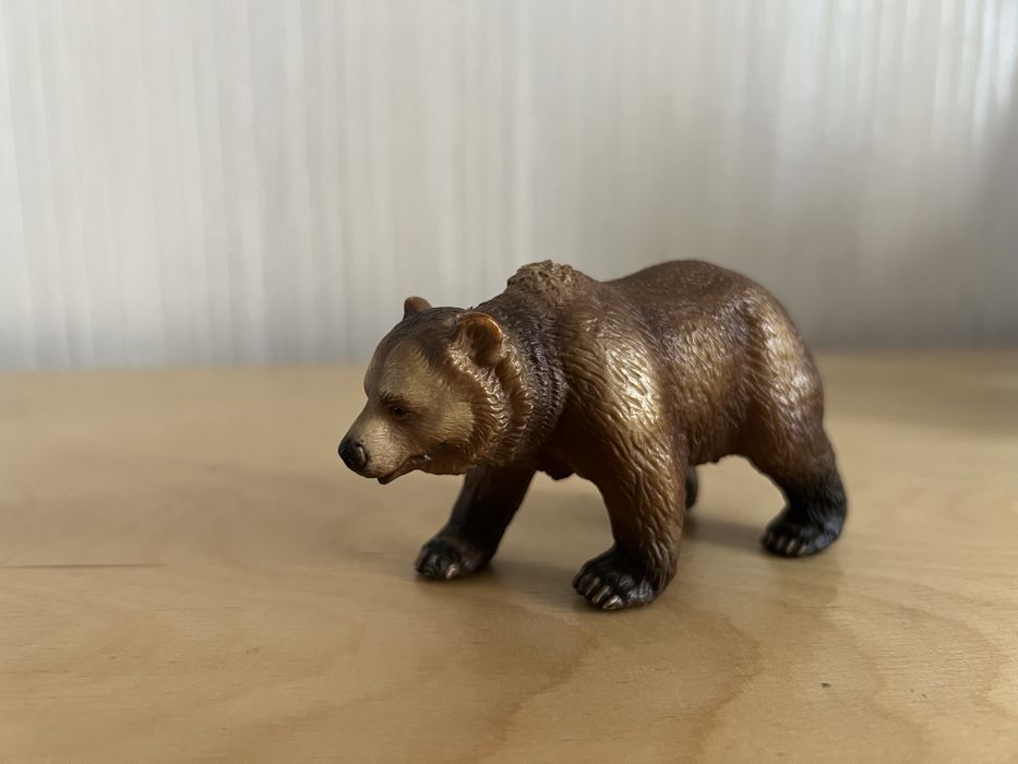 Фігурка бурий ведмідь