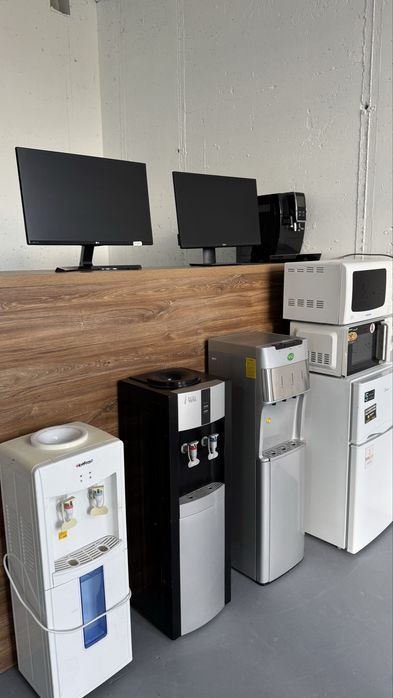 Продам мебель с офиса 100 мест +, столы, кресла, шкафы, тумбы, стулья