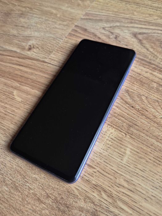 Samsung Galaxy A52 5G z oryginalnym kablem i ładowarką plus etui gratis
