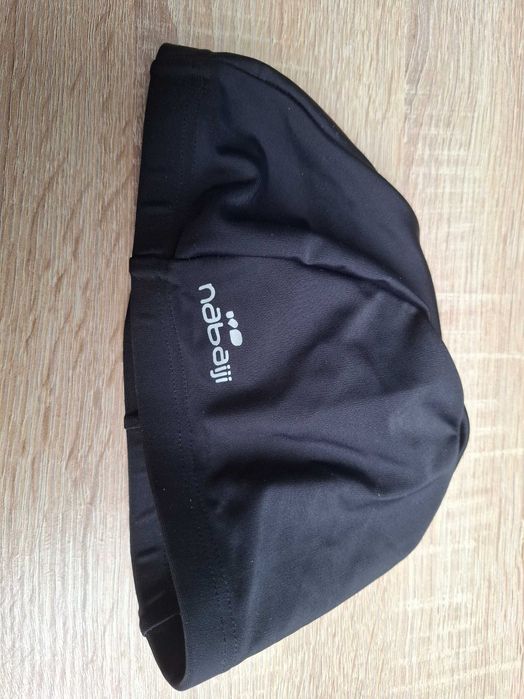 czepek na basen, czarny, używany