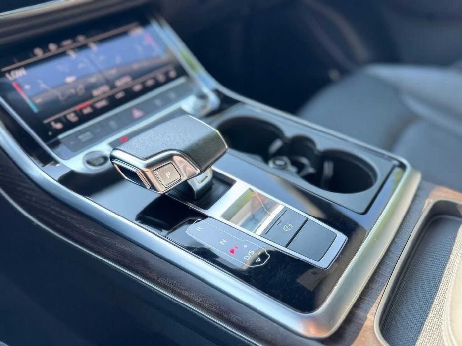 Audi Q8 quattro Premium Plus      2021