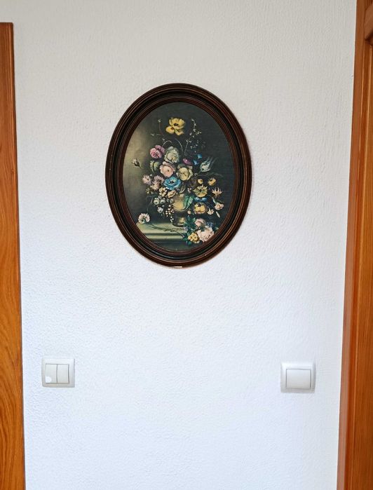 Quadros ovais com  motivos florais