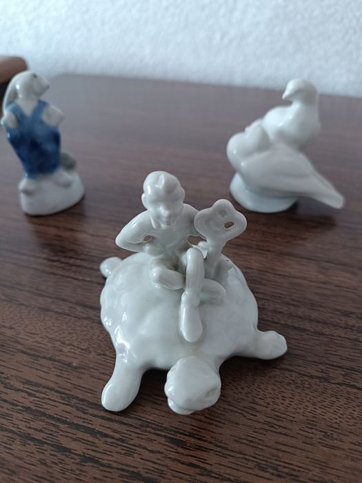 Статуетки різні фігурки