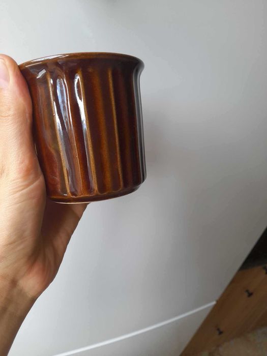 Kubek czekoladowy brąz bez ucha w paski porcelit Pruszków