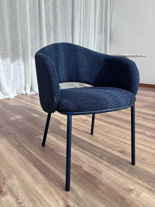 1 cadeira em chenille grosso azul e pernas de aço KAVE HOME
