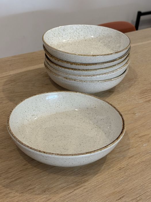 Pratos fundos em porcela bege verniz - lindos e sem lascas