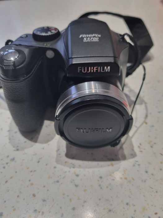 Apart Cyfrowy Fuji  FinePix S500 komplet.