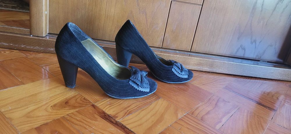 Sapatos Preto Camursa Tam 37
