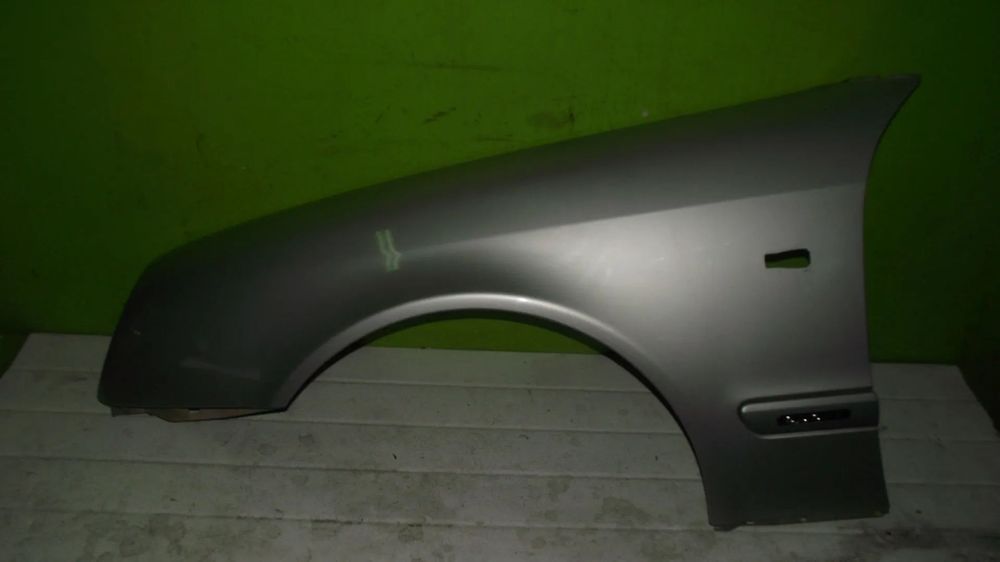 Guarda Lamas Esquerdo Mercedes CLK W208 - 1997 / 2002
