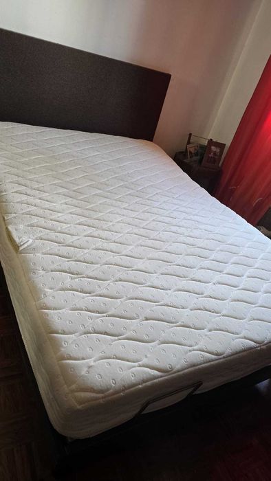 Cama articulada moderna com comando sem fios