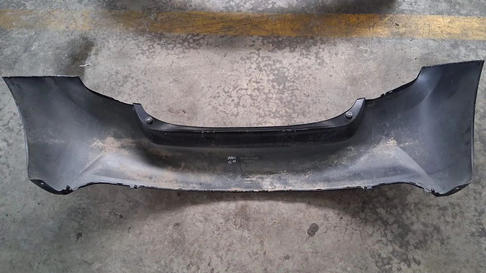 Para-choques traseiro Toyota Yaris P13 2014-2017