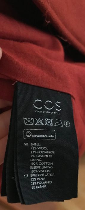 Piękny płaszcz marki COS