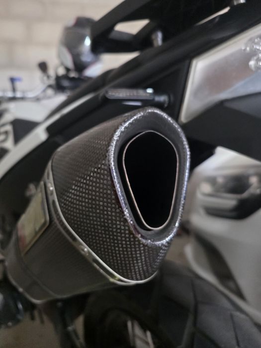Escape Moto Akrapovic carbono