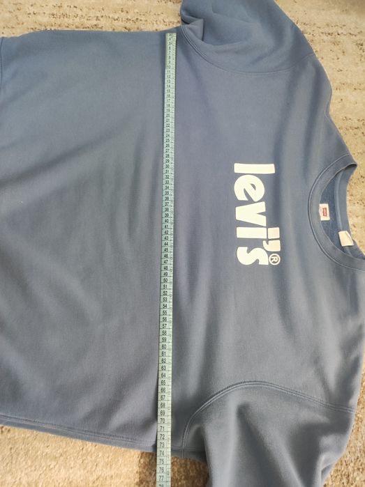 Кофта б/у Levi's. В гарному стані.