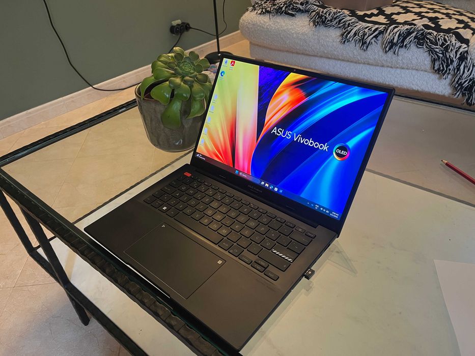 ASUS VivoBook 14 — Ryzen 7, 16GB RAM, 1TB SSD, Ecrã OLED