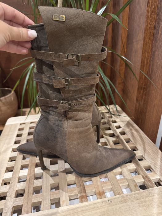 Botas cano alto castanhas