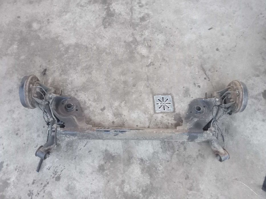 Toyota Aygo I Oś Belka tył