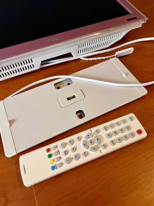 Televisao TCL rosa com comando + suporte parede64171282723074122