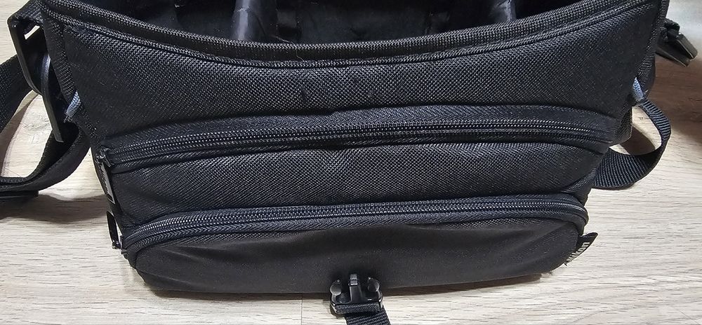 Сумка для фотоапарата Nikon CF-EU04